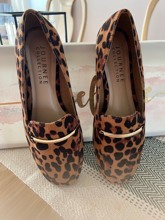 Journee Collection Leopard Slip On - Picture 5 of 7